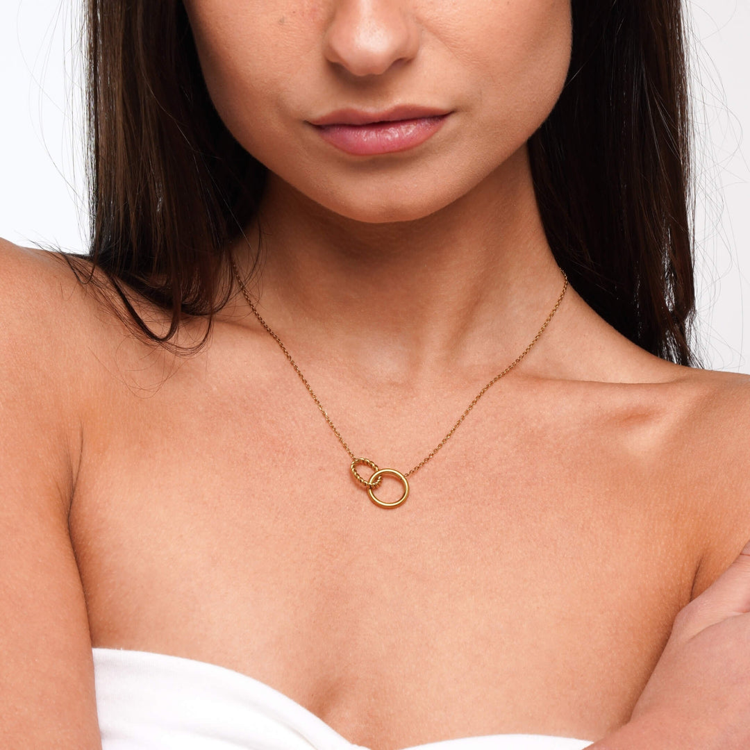 Kalung Dua Cincin